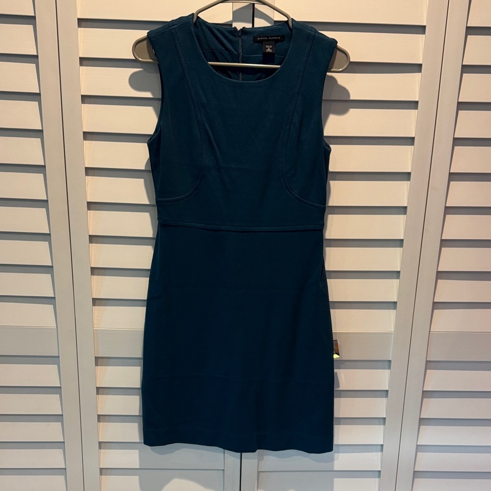 Banana Republic Teal Midi Dress in a thick fabric perfect for Work/cocktail day.